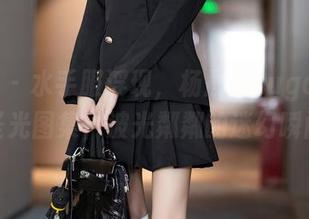 语画界 - 水手服浮现，杨晨晨sugar的无圣光图集，波光粼粼的迷幻瞬间