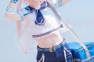 在白色的世界里遨游，金鱼yui的高清写真轻声细语