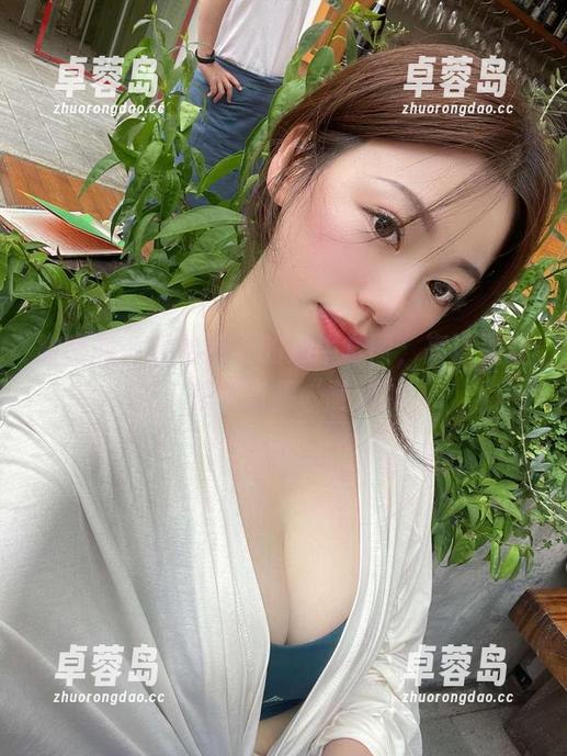 微密圈 - 雪怡妹纸的奶牛套图，高清到让人想要直接“融化”-卓蓉岛