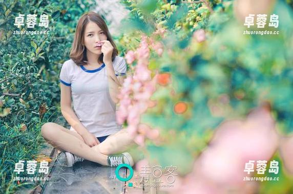 青豆客 - 别问我为什么看，尤美Yumi的豹纹高清套图就是吸引力无限！-卓蓉岛