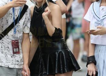 魔镜街拍 - 她的魅力全套：婷婷黑丝OL佳人的日常工作片段